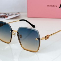 MIU MIU ミュウミュウ 2024SS サングラス お洒落スタイル