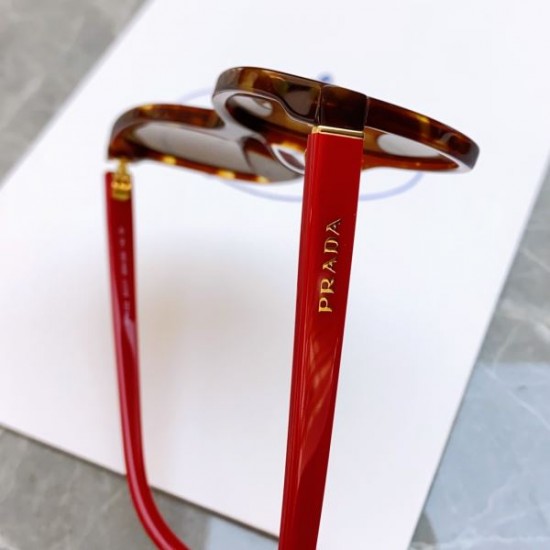 PRADA プラダ 2024SS サングラス ファッションに新しい色