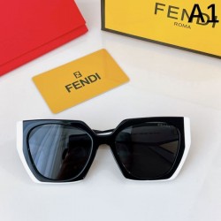 PRADA プラダ 2024SS サングラス 今季はファション感漂う