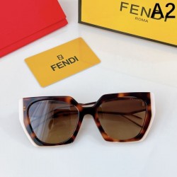 PRADA プラダ 2024SS サングラス 今季はファション感漂う