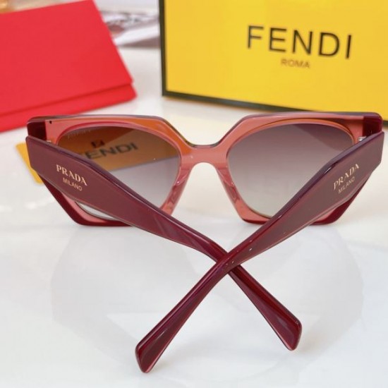 PRADA プラダ 2024SS サングラス 今季はファション感漂う PRADA プラダ 2024SS サングラス 今季はファション感漂う
