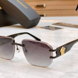 VERSACE ヴェルサーチェ 2024SS サングラス 人気モデル愛用