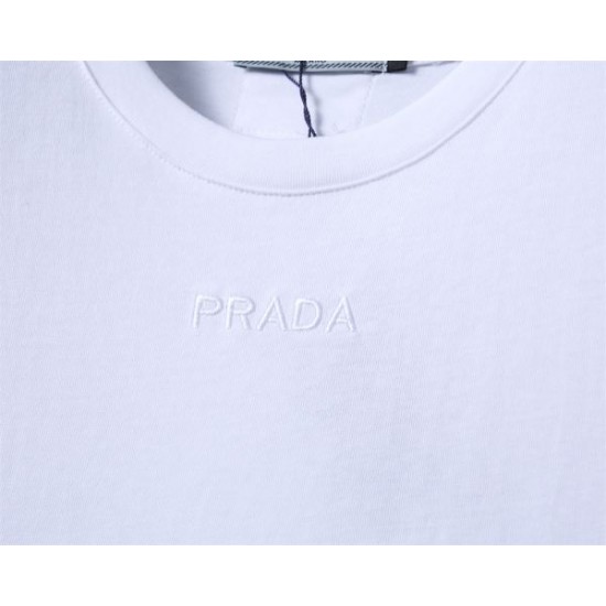 2024SS 今っぽいスタイルに決まる PRADA プラダ 半袖Tシャツ