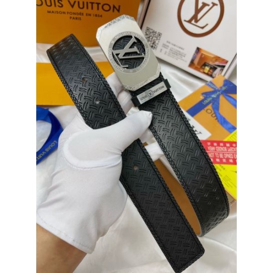LOUIS VUITTON ルイヴィトン トレンドの最先端に 2024SS ベルト LOUIS VUITTON ルイヴィトン トレンドの最先端に 2024SS ベルト