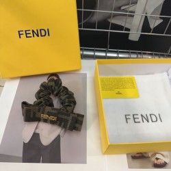 特に今期の春夏注目 2024SS 髪飾り FENDI フェンデイ