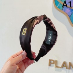 夏でも快適な着心地 2024SS 髪飾り FENDI フェンデイ