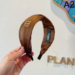夏でも快適な着心地 2024SS 髪飾り FENDI フェンデイ