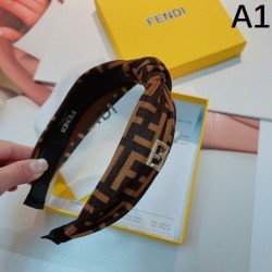 春夏新作を一気見せ 2024SS 髪飾り FENDI フェンデイ