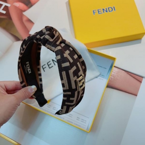 春夏新作を一気見せ 2024SS 髪飾り FENDI フェンデイ
