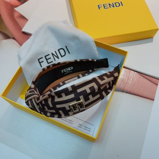 春夏新作を一気見せ 2024SS 髪飾り FENDI フェンデイ