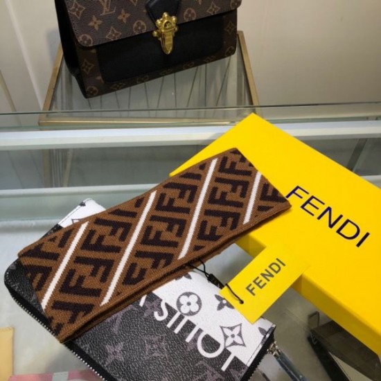 春夏の最新トレンド 2024SS 髪飾り FENDI フェンデイ