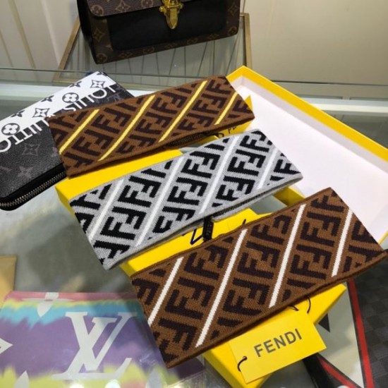 春夏の最新トレンド 2024SS 髪飾り FENDI フェンデイ