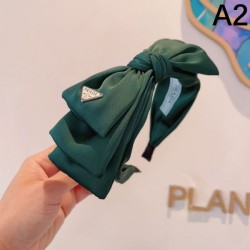 春夏注目の商品厳選 2024SS 髪飾り PRADA プラダ