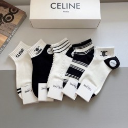 2024SS 靴下 CELINE セリーヌ この夏は目を引くスタイル