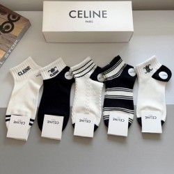 2024SS 靴下 CELINE セリーヌ この夏は目を引くスタイル