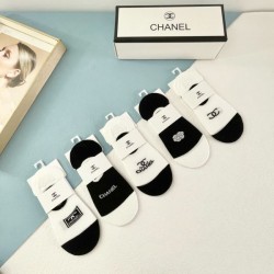 2024SS 靴下 CHANEL シャネル インパクト抜群のデザイン