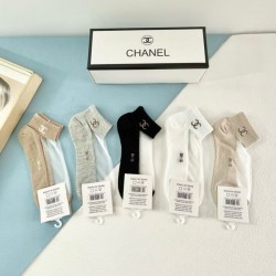 2024SS 靴下 CHANEL シャネル 春夏のコレクションで新作