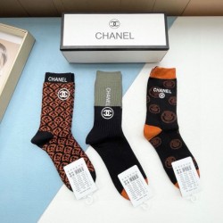 2024SS 靴下 CHANEL シャネル 上品なカジュアルコーデに