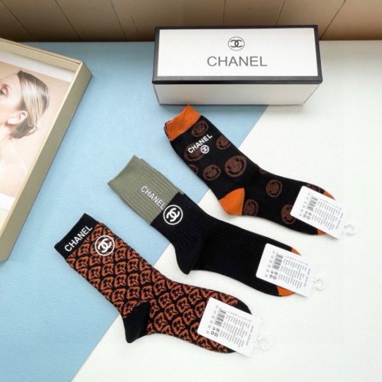 2024SS 靴下 CHANEL シャネル 上品なカジュアルコーデに 2024SS 靴下 CHANEL シャネル 上品なカジュアルコーデに
