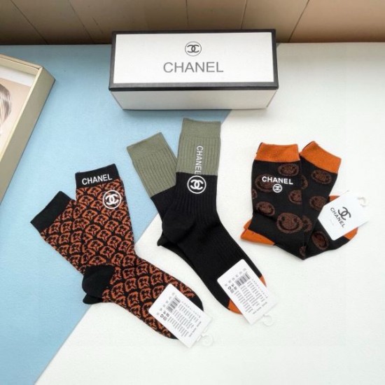 2024SS 靴下 CHANEL シャネル 上品なカジュアルコーデに 2024SS 靴下 CHANEL シャネル 上品なカジュアルコーデに