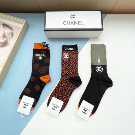 2024SS 靴下 CHANEL シャネル 上品なカジュアルコーデに 2024SS 靴下 CHANEL シャネル 上品なカジュアルコーデに