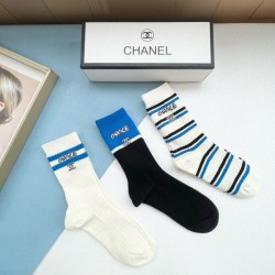 2024SS 靴下 CHANEL シャネル 今っぽいスタイルに決まる