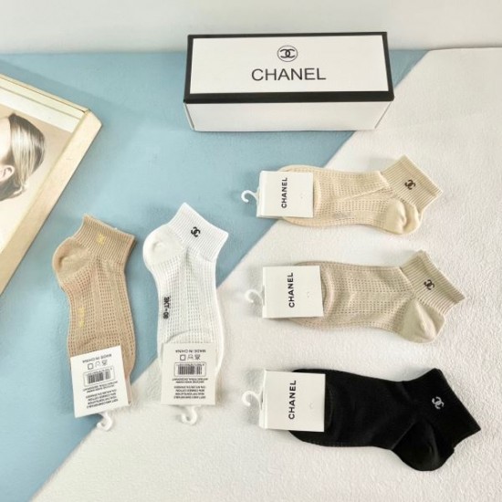 2024SS 靴下 CHANEL シャネル 存在感ばっちりなアイテム