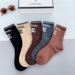 2024SS 靴下 CHANEL シャネル 季節の変わり目に活躍する