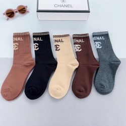 2024SS 靴下 CHANEL シャネル 季節の変わり目に活躍する