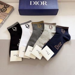 2024SS 靴下 DIOR ディオール セレブも夢中ブランド新作