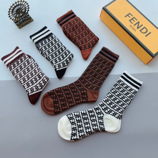 2024SS 靴下 FENDI フェンデイ 夏の最旬スタイルを楽しい 2024SS 靴下 FENDI フェンデイ 夏の最旬スタイルを楽しい