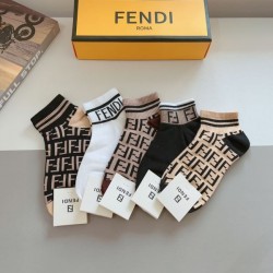 2024SS 靴下 FENDI フェンデイ 新作エレガントに着こなす