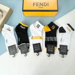 2024SS 靴下 FENDI フェンデイ オシャレスタイルは今季も