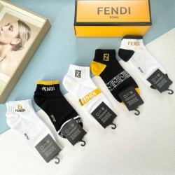 2024SS 靴下 FENDI フェンデイ オシャレスタイルは今季も
