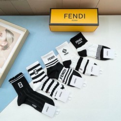 2024SS 靴下 FENDI フェンデイ ストリートに溢れるウェア
