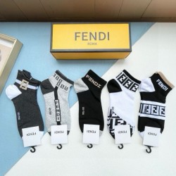 2024SS 靴下 FENDI フェンデイ セレブや芸能人からも愛用