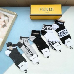2024SS 靴下 FENDI フェンデイ セレブや芸能人からも愛用