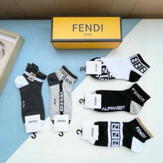 2024SS 靴下 FENDI フェンデイ セレブや芸能人からも愛用 2024SS 靴下 FENDI フェンデイ セレブや芸能人からも愛用