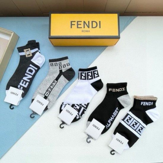2024SS 靴下 FENDI フェンデイ セレブや芸能人からも愛用 2024SS 靴下 FENDI フェンデイ セレブや芸能人からも愛用
