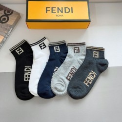 2024SS 靴下 FENDI フェンデイ 大人っぽいスタイルが完成