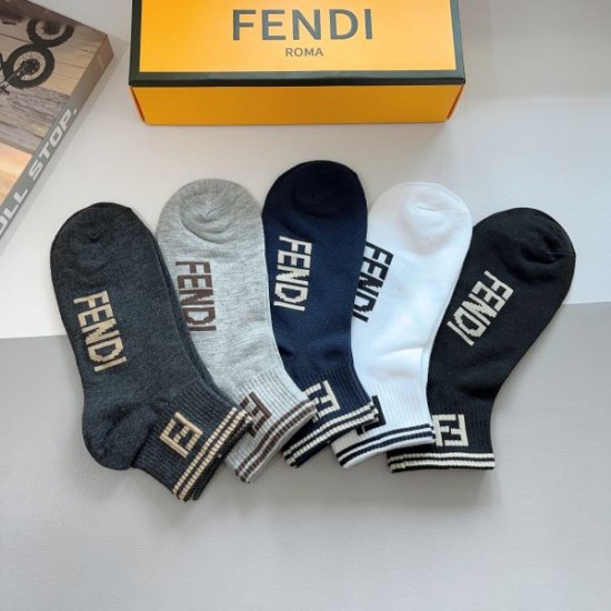 2024SS 靴下 FENDI フェンデイ 大人っぽいスタイルが完成 2024SS 靴下 FENDI フェンデイ 大人っぽいスタイルが完成