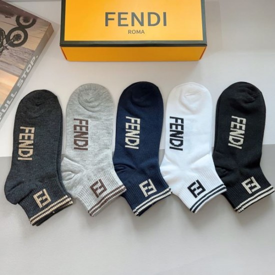 2024SS 靴下 FENDI フェンデイ 大人っぽいスタイルが完成 2024SS 靴下 FENDI フェンデイ 大人っぽいスタイルが完成