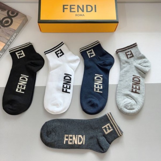 2024SS 靴下 FENDI フェンデイ 大人っぽいスタイルが完成 2024SS 靴下 FENDI フェンデイ 大人っぽいスタイルが完成