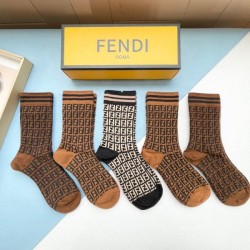 2024SS 靴下 FENDI フェンデイ 海外セレブが注目アイテム