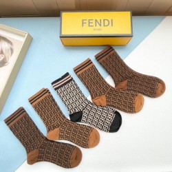 2024SS 靴下 FENDI フェンデイ 海外セレブが注目アイテム
