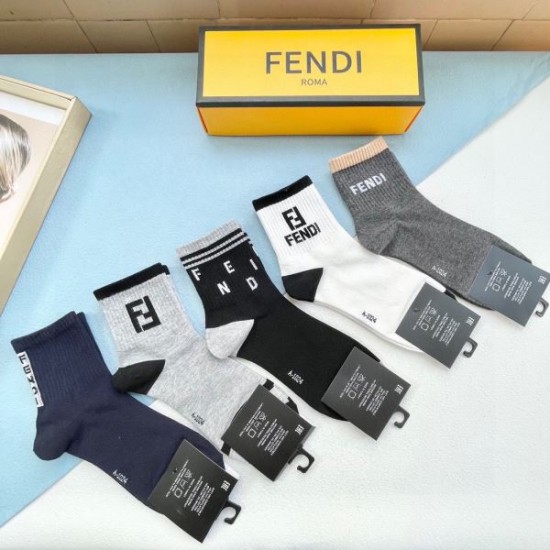 2024SS 靴下 FENDI フェンデイ 人気沸騰中!おしゃれ新品 2024SS 靴下 FENDI フェンデイ 人気沸騰中!おしゃれ新品