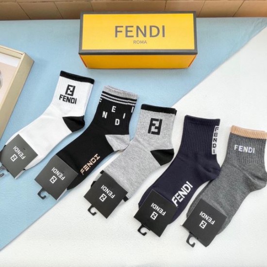 2024SS 靴下 FENDI フェンデイ 人気沸騰中!おしゃれ新品 2024SS 靴下 FENDI フェンデイ 人気沸騰中!おしゃれ新品