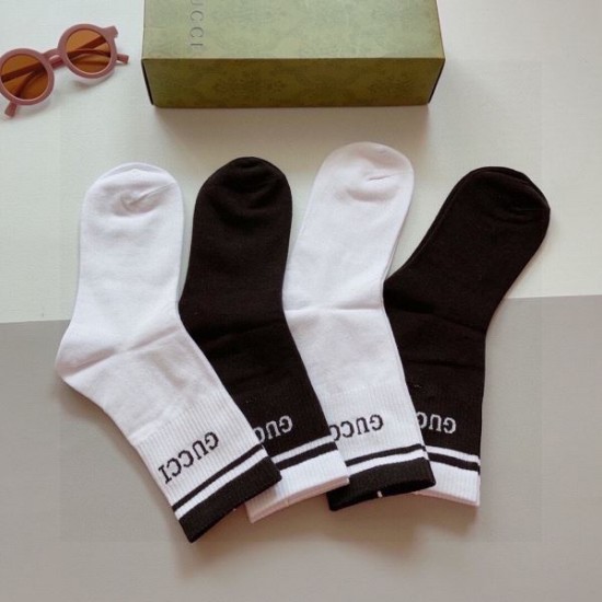 2024SS 靴下 GUCCI グッチ 春先や夏にぴったりの新作 2024SS 靴下 GUCCI グッチ 春先や夏にぴったりの新作