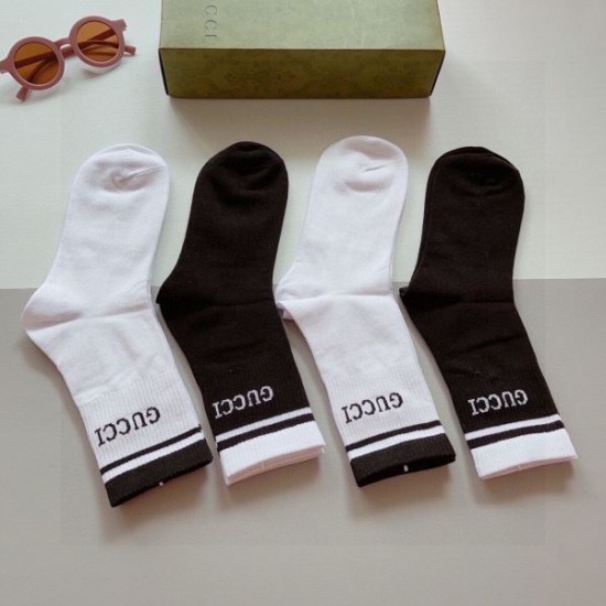 2024SS 靴下 GUCCI グッチ 春先や夏にぴったりの新作 2024SS 靴下 GUCCI グッチ 春先や夏にぴったりの新作