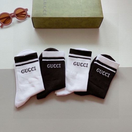 2024SS 靴下 GUCCI グッチ 春先や夏にぴったりの新作 2024SS 靴下 GUCCI グッチ 春先や夏にぴったりの新作